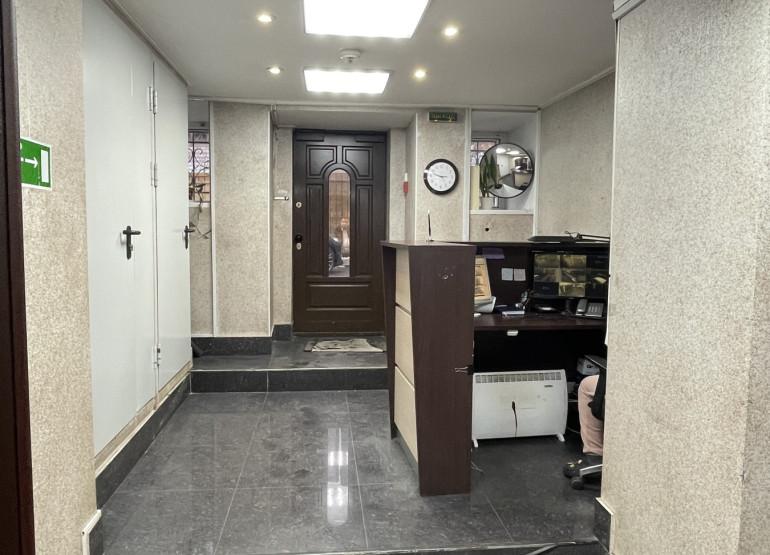 Агат: Вид входной группы внутри зданий